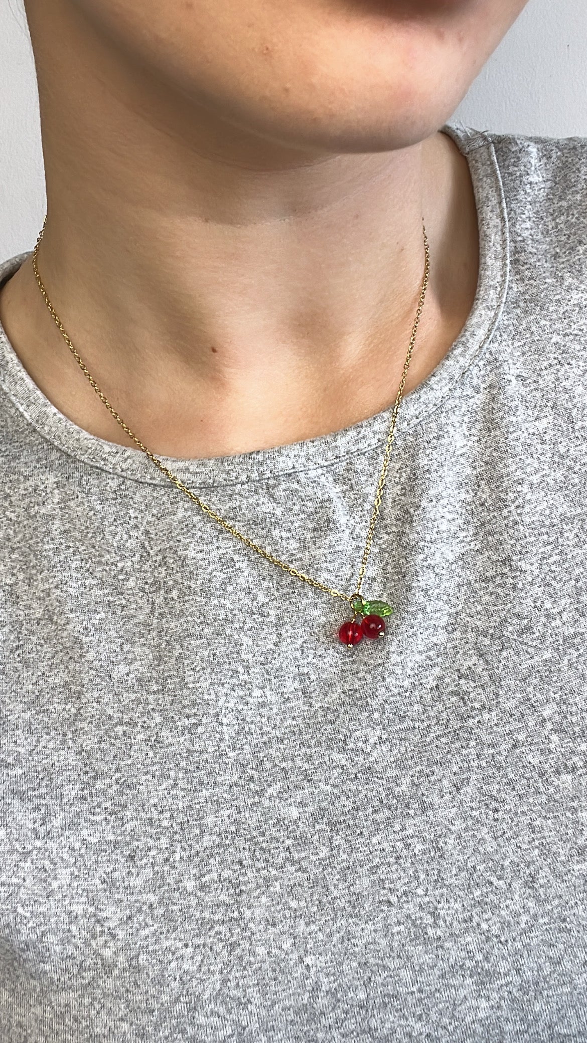 Collier cerise